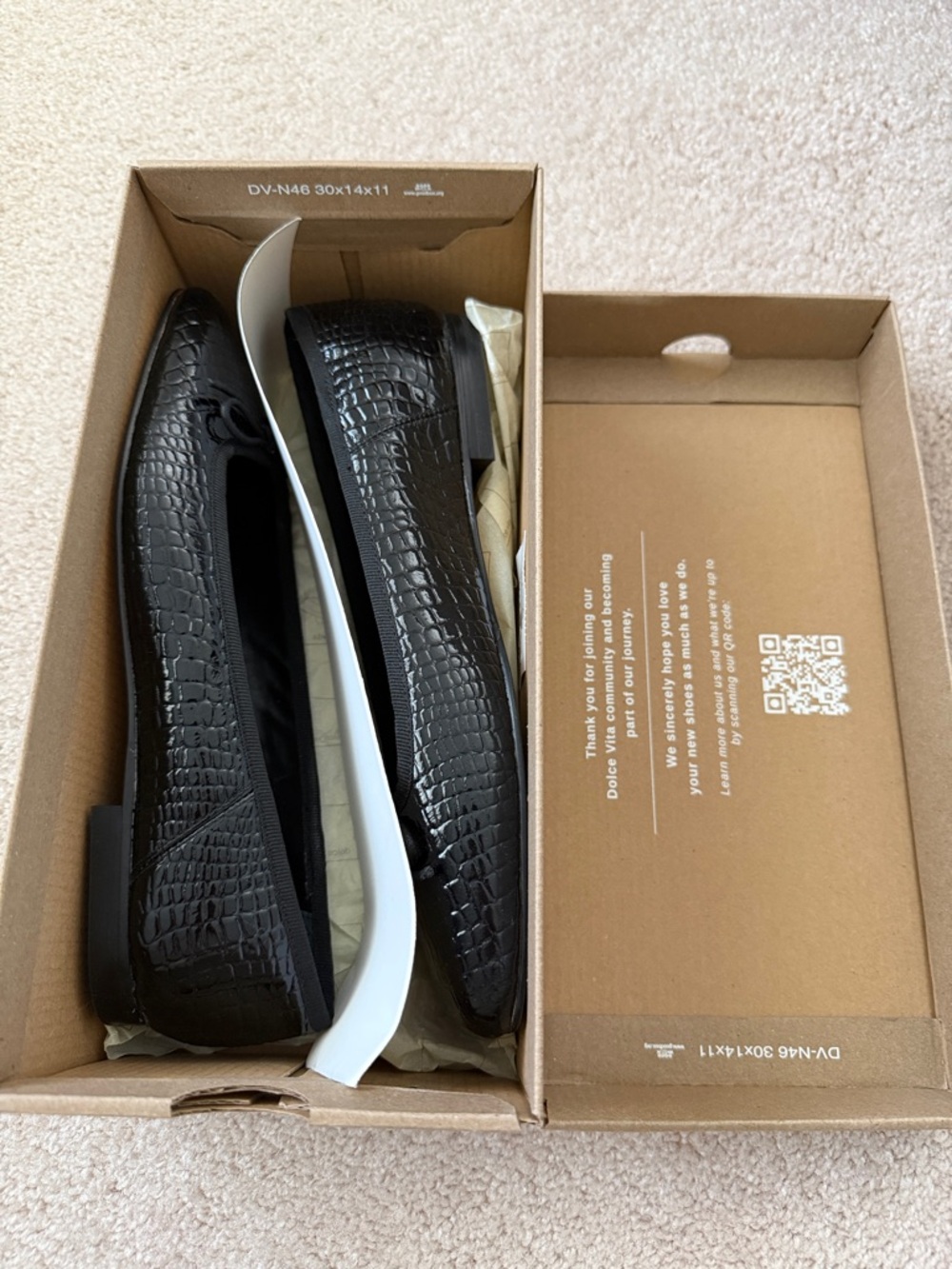 NEW Dolce Vita Anisa Square Toe Flat in Black Embossed Leather in size 9 - Picture 2 of 8